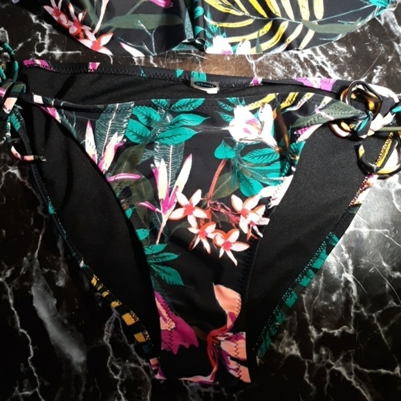 Old Navy medium bikini bathing suit - Picture 2 of 2